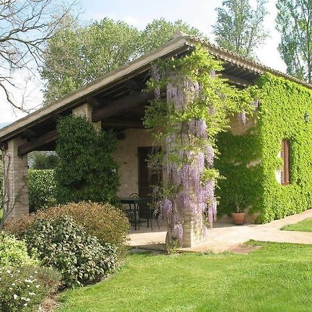 Agriturismo Le Due Torri Torre Quadrano Spello Exterior foto