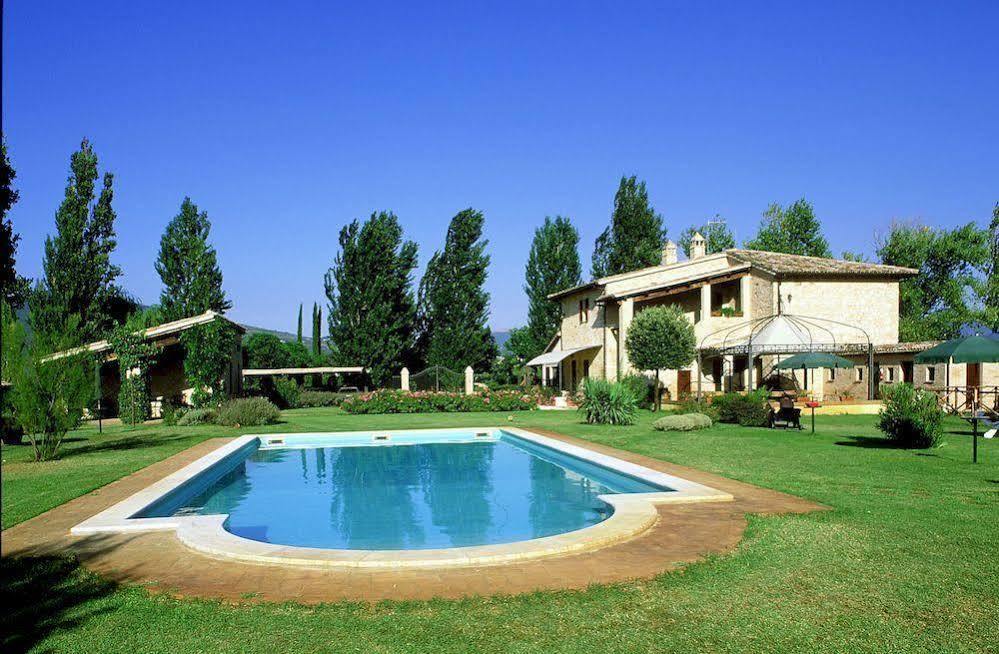 Agriturismo Le Due Torri Torre Quadrano Spello Exterior foto