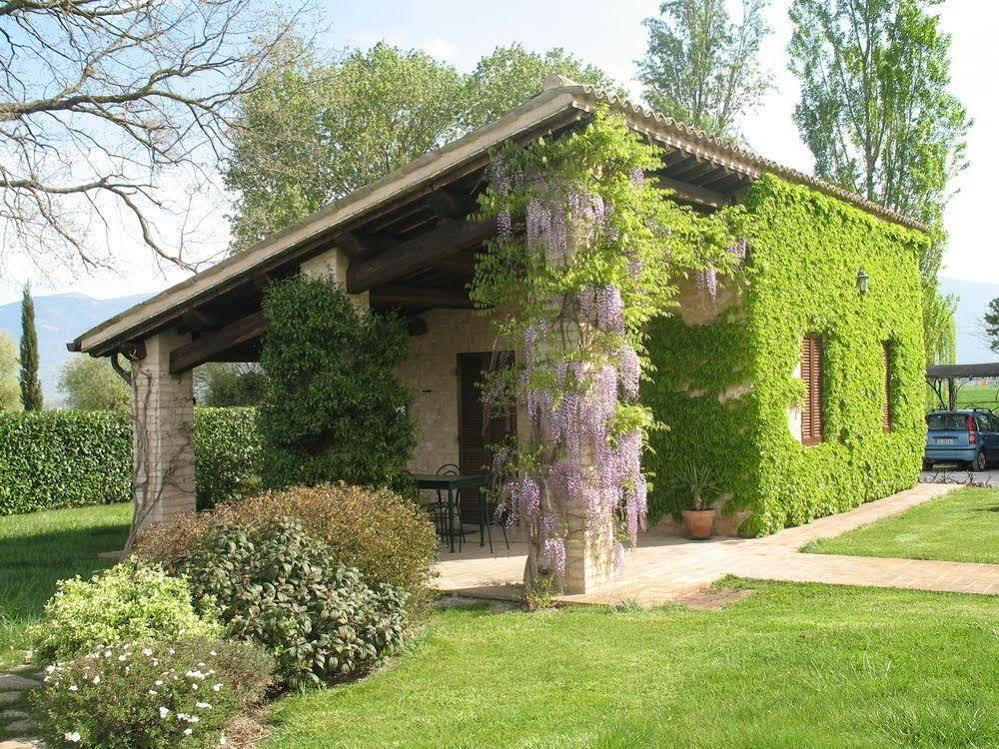 Agriturismo Le Due Torri Torre Quadrano Spello Exterior foto