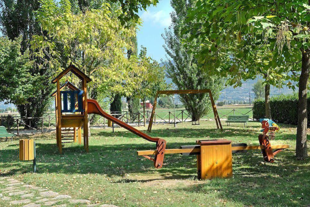 Agriturismo Le Due Torri Torre Quadrano Spello Exterior foto